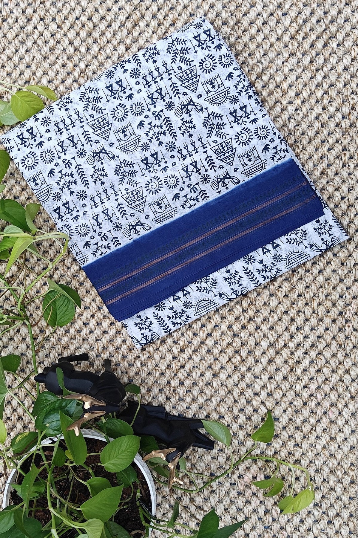 Madurai Sungudi Cotton :Off white and Navi blue