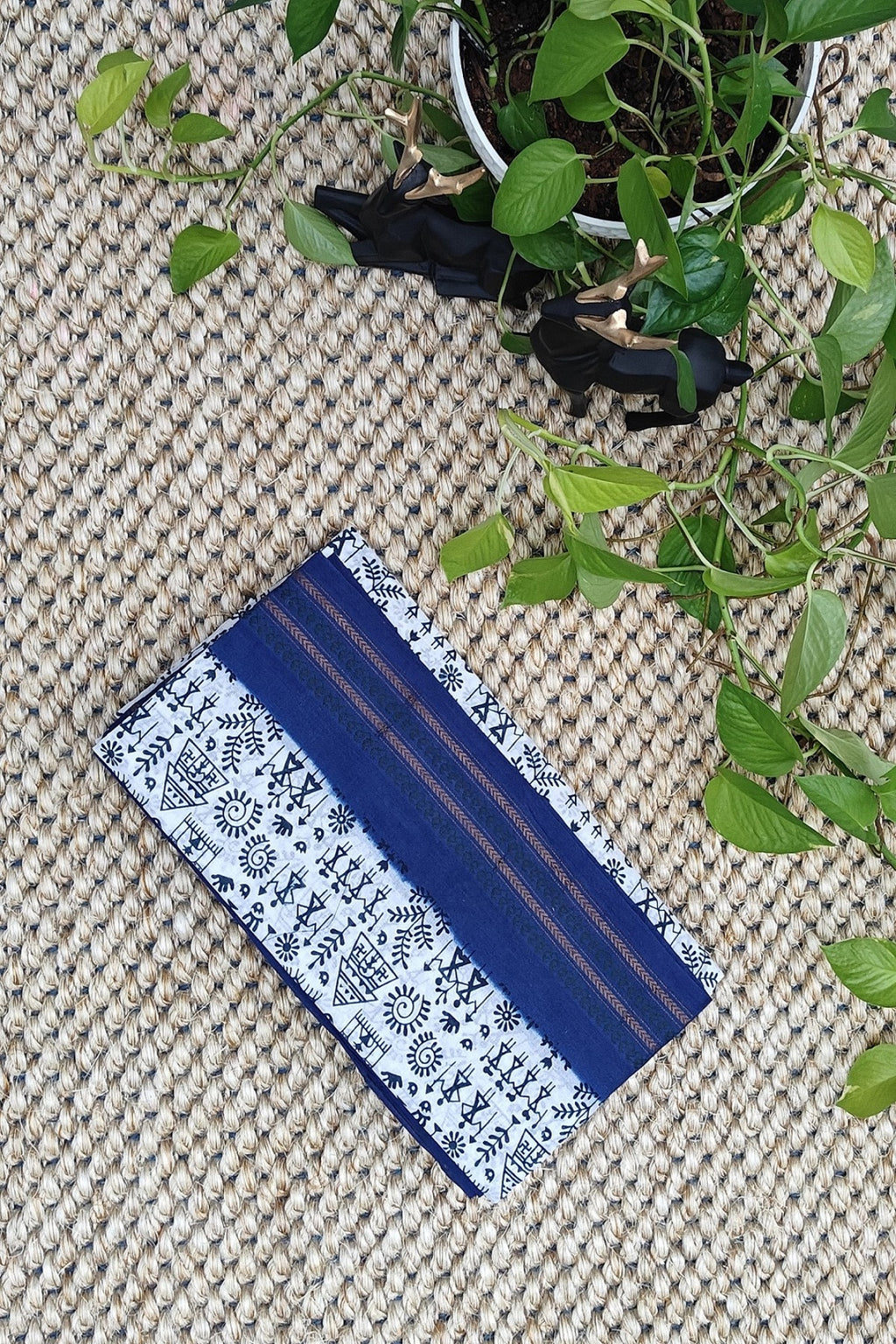 Madurai Sungudi Cotton :Off white and Navi blue