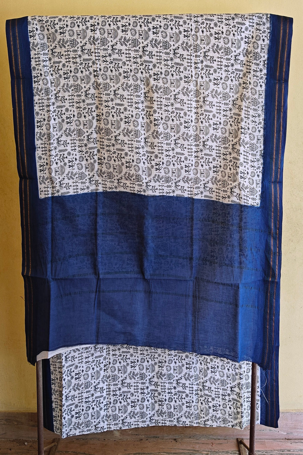 Madurai Sungudi Cotton :Off white and Navi blue