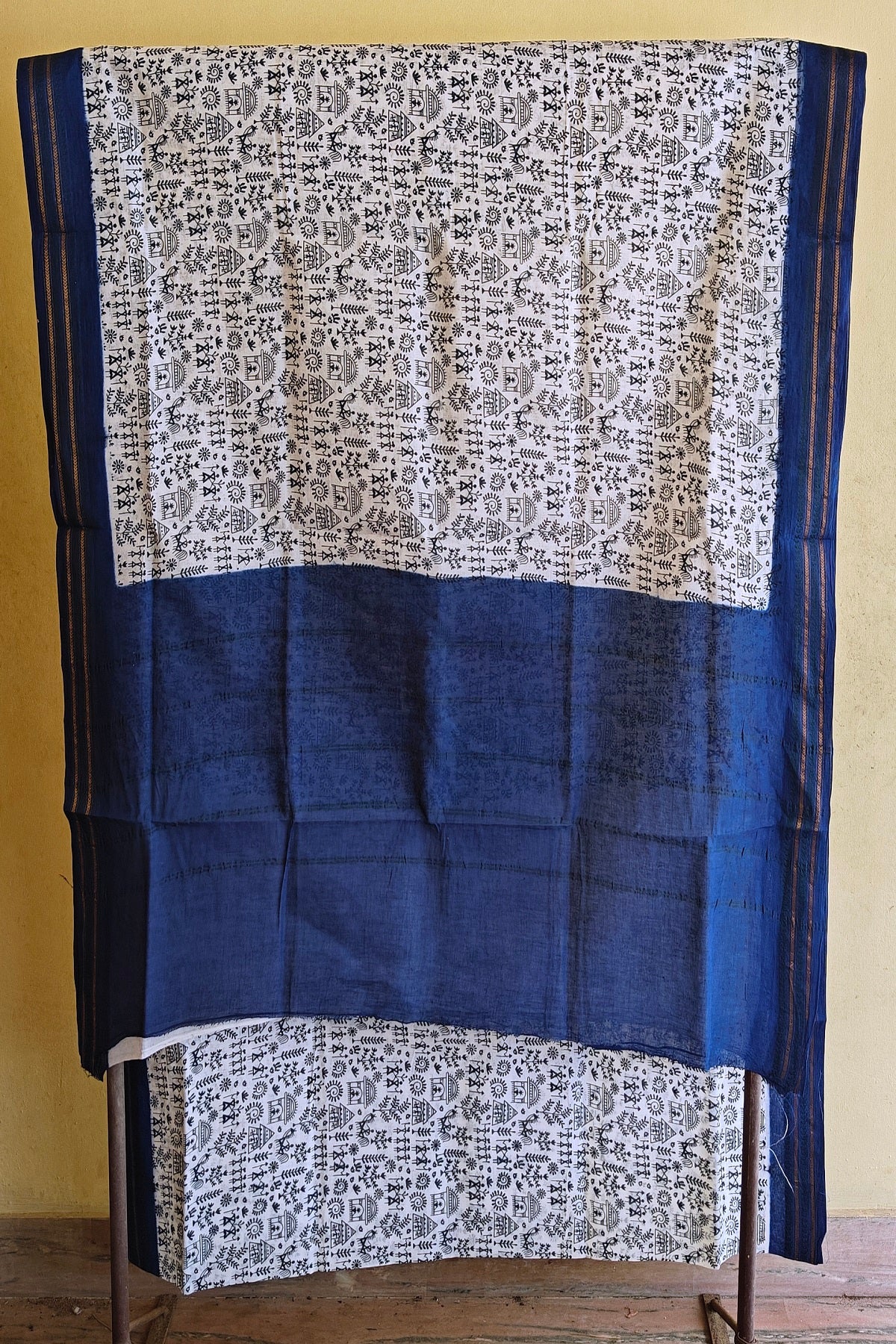 Madurai Sungudi Cotton :Off white and Navi blue