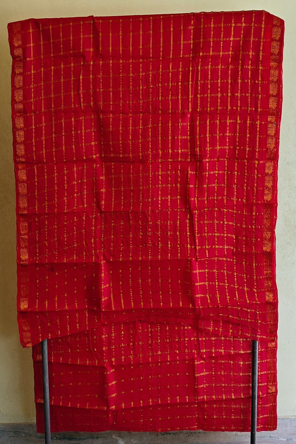 Pavithrakattam Sungudi Cotton :Bright Red with golden checks