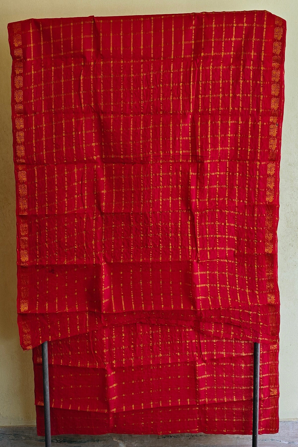 Pavithrakattam Sungudi Cotton :Bright Red with golden checks